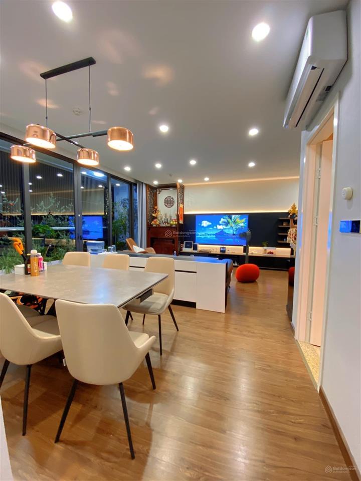 Bán căn hộ c18 xuân la, 665 lạc long quân, 90m2, 3pn 2 wc view hồ tây.