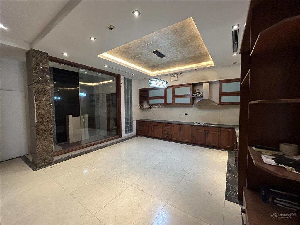 Cho thuê nhà ngõ số 6 phố trần kim xuyến, yên hòa, 150m2, mặt tiền 10m xây 6 tầng thang máy