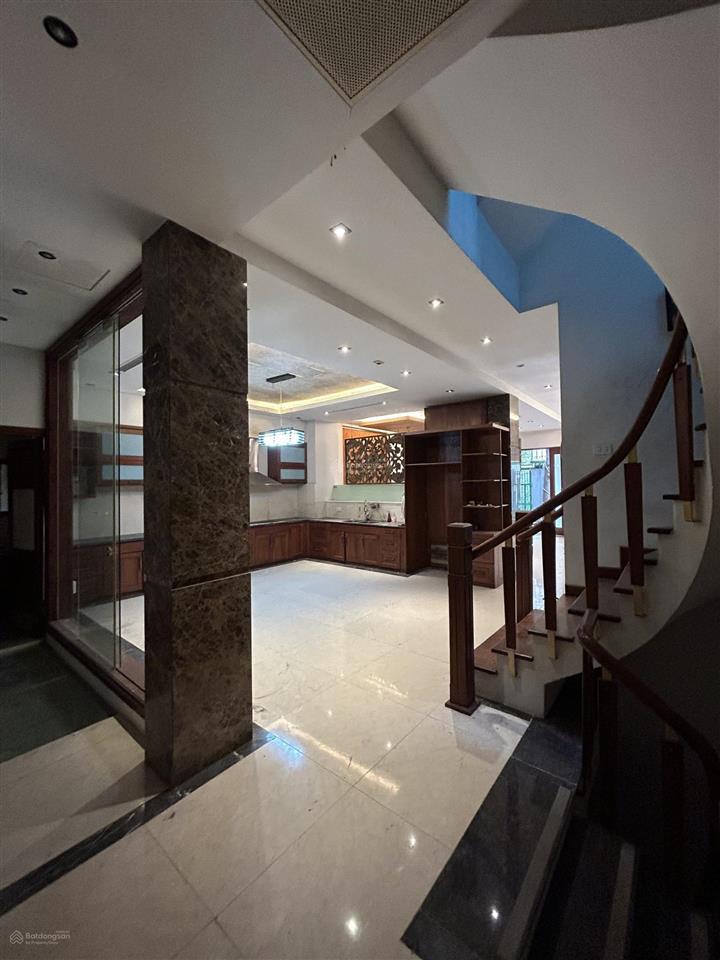 Cho thuê nhà ngõ số 6 phố trần kim xuyến, yên hòa, 150m2, mặt tiền 10m xây 6 tầng thang máy
