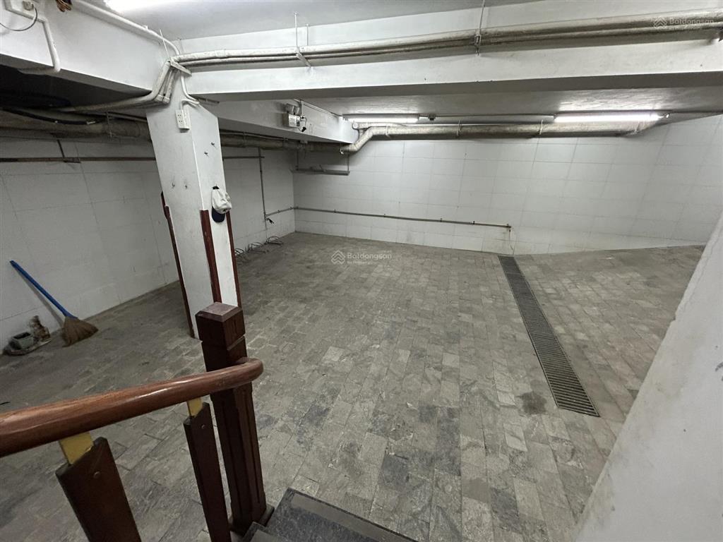 Cho thuê nhà ngõ số 6 phố trần kim xuyến, yên hòa, 150m2, mặt tiền 10m xây 6 tầng thang máy