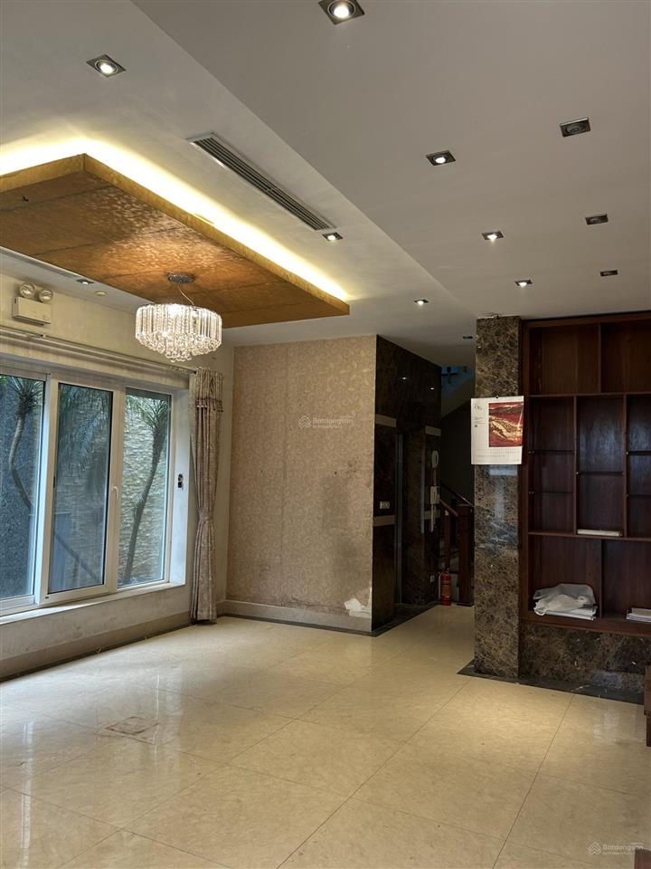 Cho thuê nhà ngõ số 6 phố trần kim xuyến, yên hòa, 150m2, mặt tiền 10m xây 6 tầng thang máy