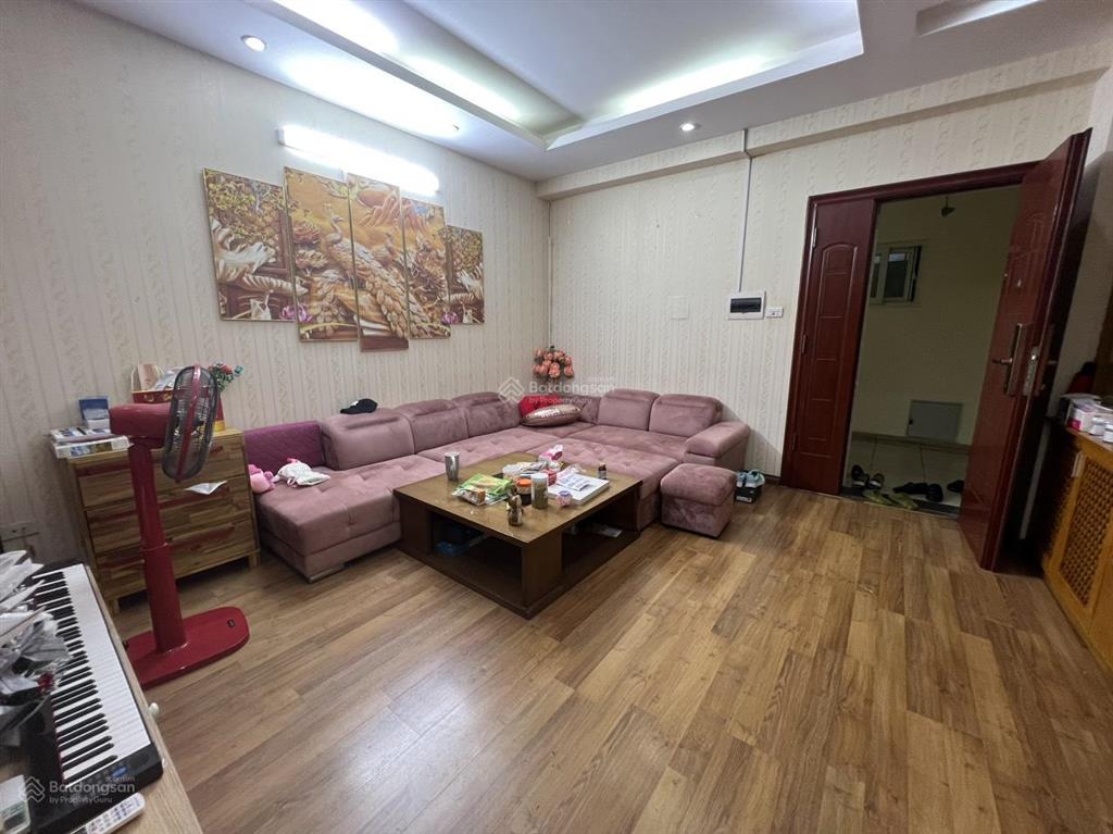 Bán chung cư d5c phố trần thái tông, 90m2 có 2pn giá hơn 6 tỷ