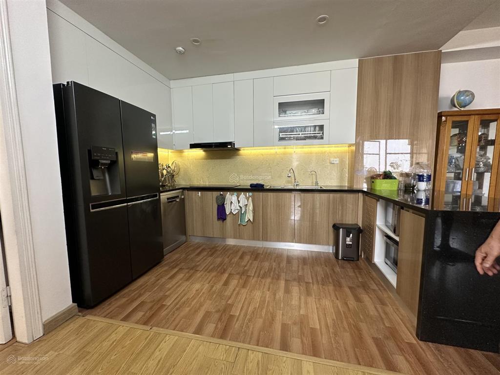 Bán chung cư 15  17 phố ngọc khánh, giảng võ, ba đình, 123m2, có 3pn 2wc làm việc chính chủ