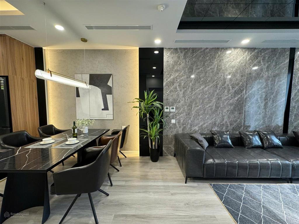 Bán gấp căn hộ chung cư tòa ct4 vimeco dt 141m2, thiết kế 3 ngủ, 2 vs, nội thất đẹp, view thoáng