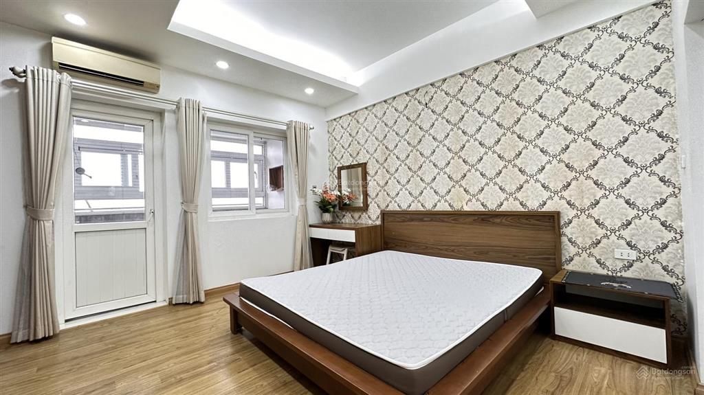 Bán căn hộ 102 thái thịnh, 120m, 3pn 2 wc. giá 9.x tỷ có thương lượng