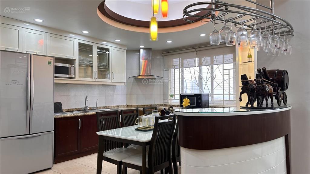 Bán căn hộ 102 thái thịnh, 120m, 3pn 2 wc. giá 9.x tỷ có thương lượng