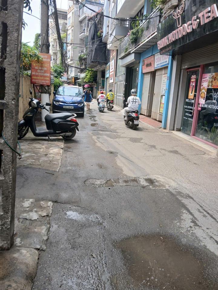 Sang nhượng quán tại Ngõ 133 Xuân Thủy, Cầu Giấy, Hà Nội.
