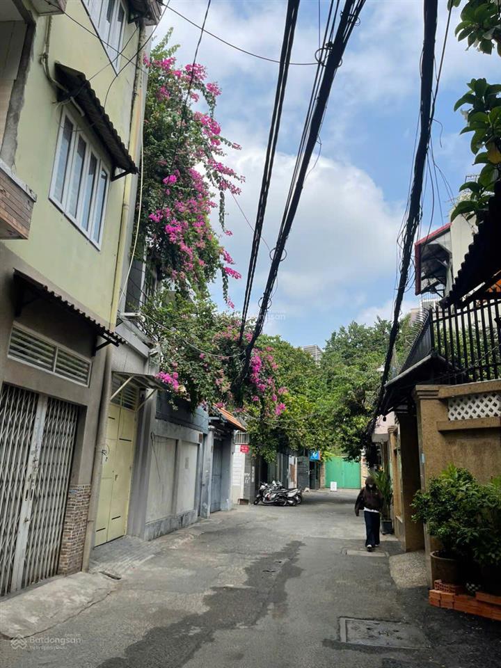 Bán nhà hẻm víp 48 hồ biểu chánh, phường 11, q phú nhuận. dt 9,6mx18,5m. 2 tầng.