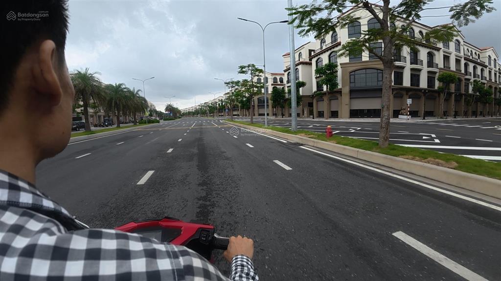 Cho thuê shop lô góc 3 mặt tiền đường hạnh phúc  vinhomes vũ yên (193m², thông sàn)