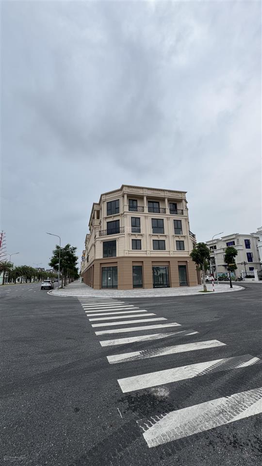 Cho thuê shop lô góc 3 mặt tiền đường hạnh phúc  vinhomes vũ yên (193m², thông sàn)