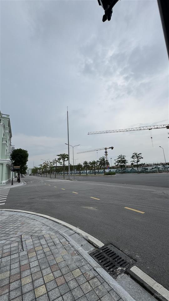 Cho thuê shop lô góc 3 mặt tiền đường hạnh phúc  vinhomes vũ yên (193m², thông sàn)
