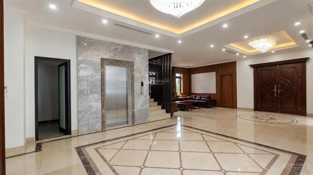 Bán góc venice vinhomes imperia  view trực diện hồ & vincom 45 tầng  đông nam