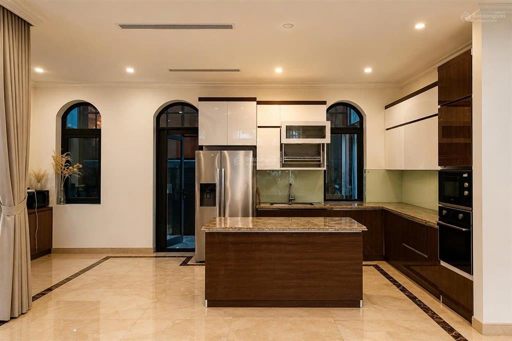 Bán góc venice vinhomes imperia  view trực diện hồ & vincom 45 tầng  đông nam