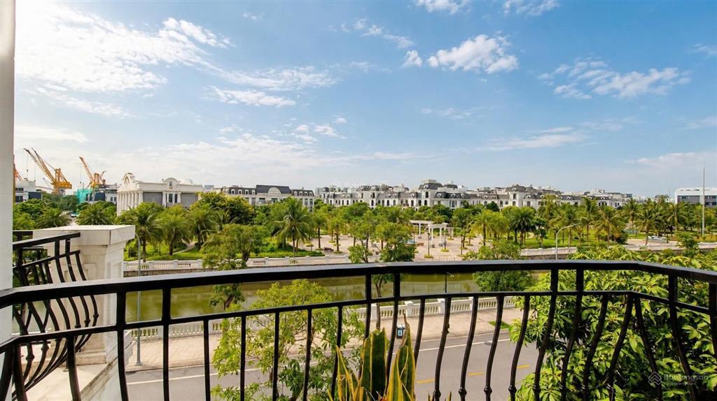 Bán góc venice vinhomes imperia  view trực diện hồ & vincom 45 tầng  đông nam