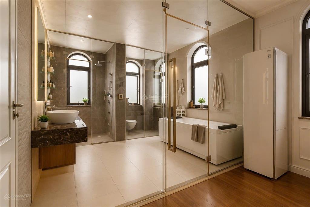 Bán góc venice vinhomes imperia  view trực diện hồ & vincom 45 tầng  đông nam