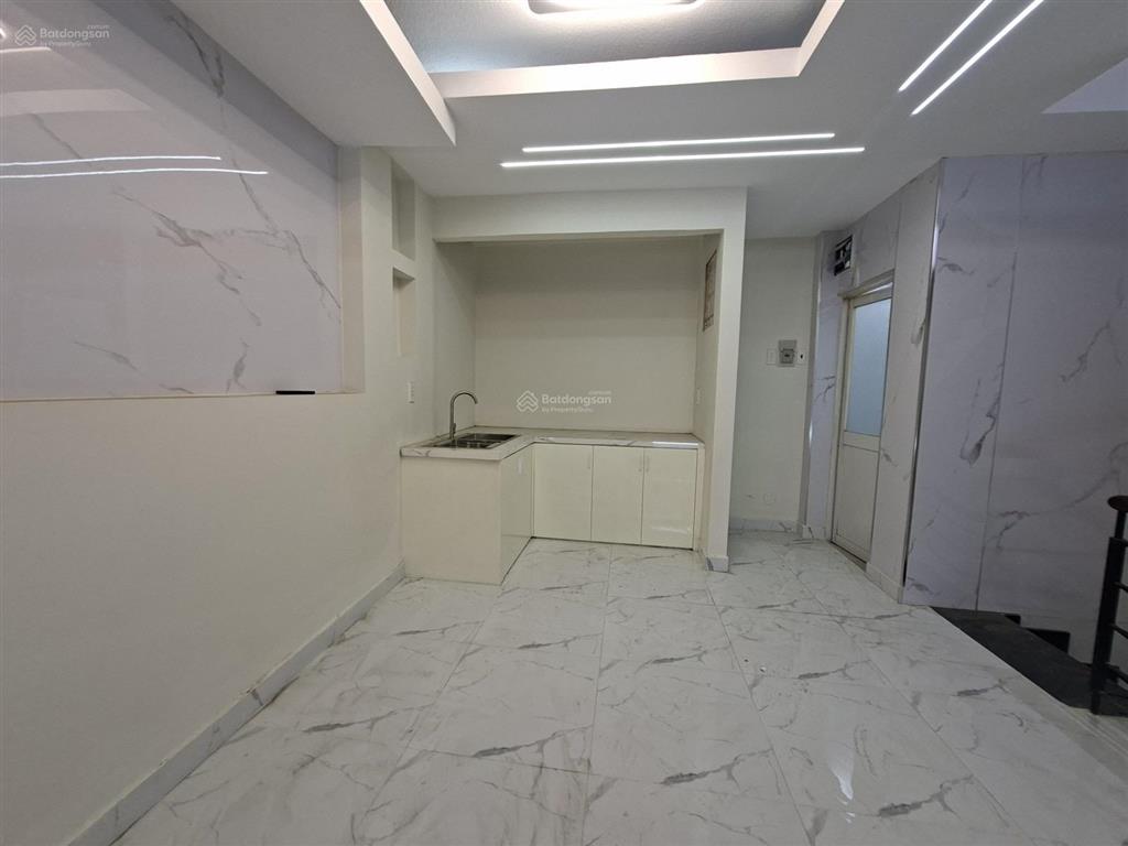 Hẻm xe hơi vào nhà  5 tầng mới tinh  lạc long quân, hòa bình, tp.hcm  chỉ 9.4 tỷ