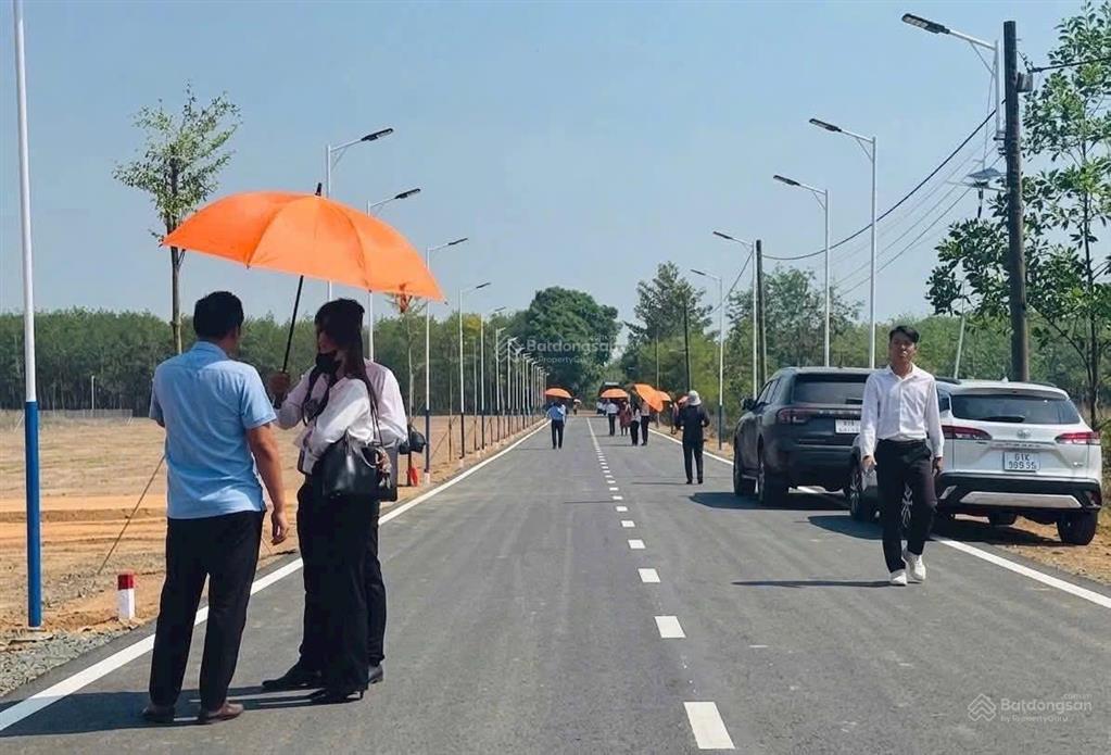 Cần bán gấp 1 lô đất ở tp đồng nai cách ql 13 1km, giá full 290tr,  em 0977 965 ***
