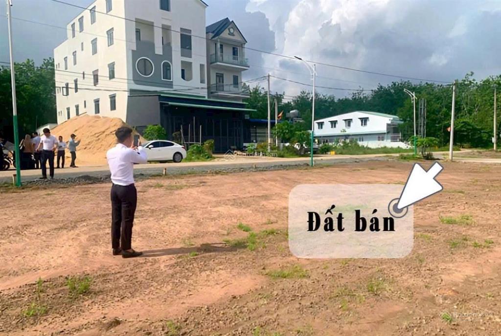Chủ cần bán gấp lô đất cách kcn minh hưng hàn quốc 2 phút sổ sẵn giá full 390tr dt 200m2, tc 50m2
