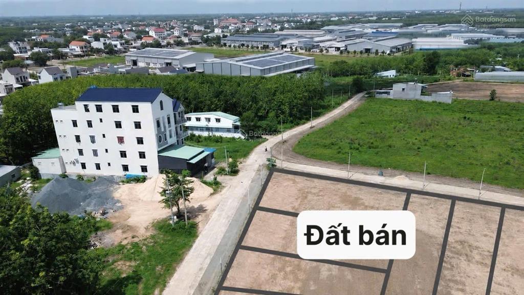 Chủ cần bán gấp lô đất cách kcn minh hưng hàn quốc 2 phút sổ sẵn giá full 390tr dt 200m2, tc 50m2
