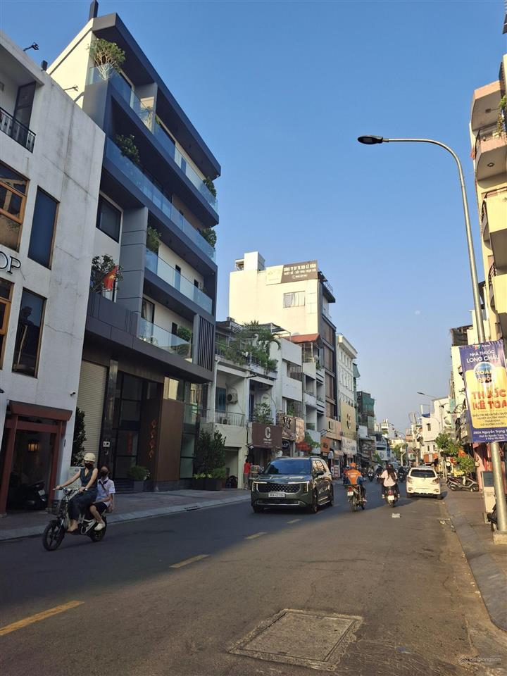 Nhà trung tâm phú nhuận  gần đặng văn ngữ, huỳnh văn bánh  chỉ 6.x tỷ