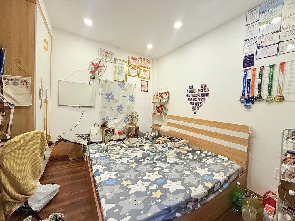 Nhà nguyễn kiệm  gần công viên gia định  sát vòng xoay phạm văn đồng