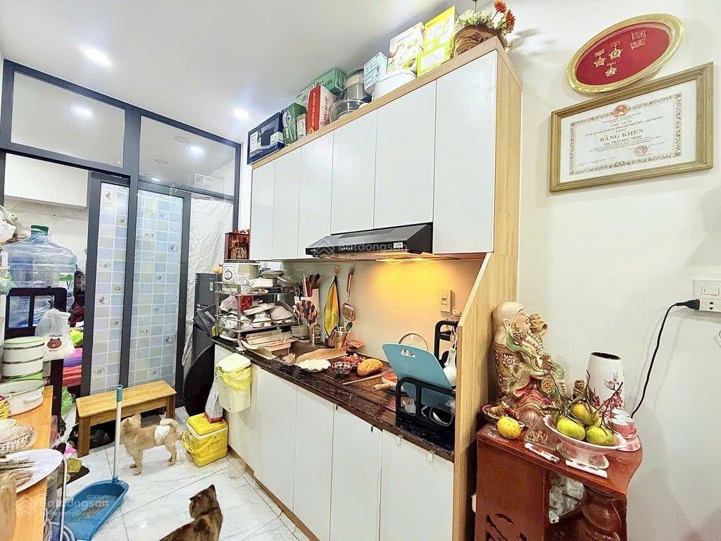 Nhà nguyễn kiệm  gần công viên gia định  sát vòng xoay phạm văn đồng