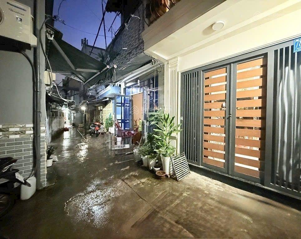 Nhà nguyễn kiệm  gần công viên gia định  sát vòng xoay phạm văn đồng