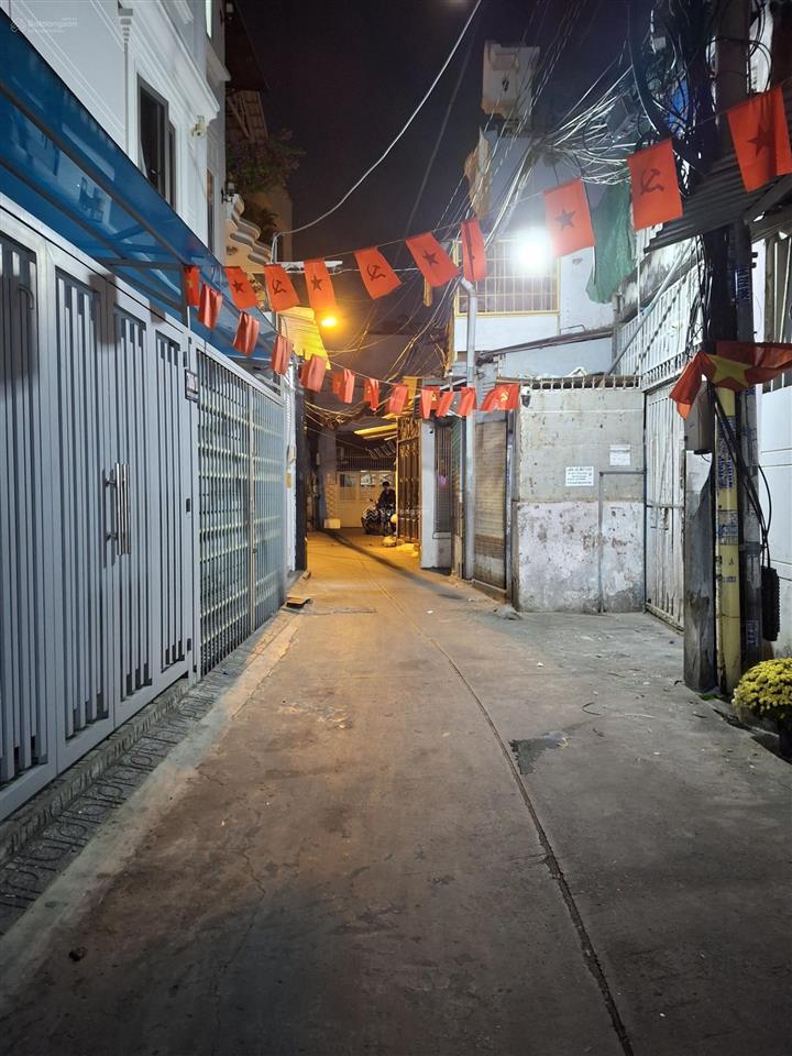 Nhà nguyễn kiệm  gần công viên gia định  sát vòng xoay phạm văn đồng