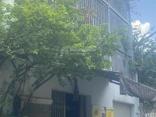 Chủ cần bán gấp nhà đối diện đầm sen quận 11  đường hoà bình.