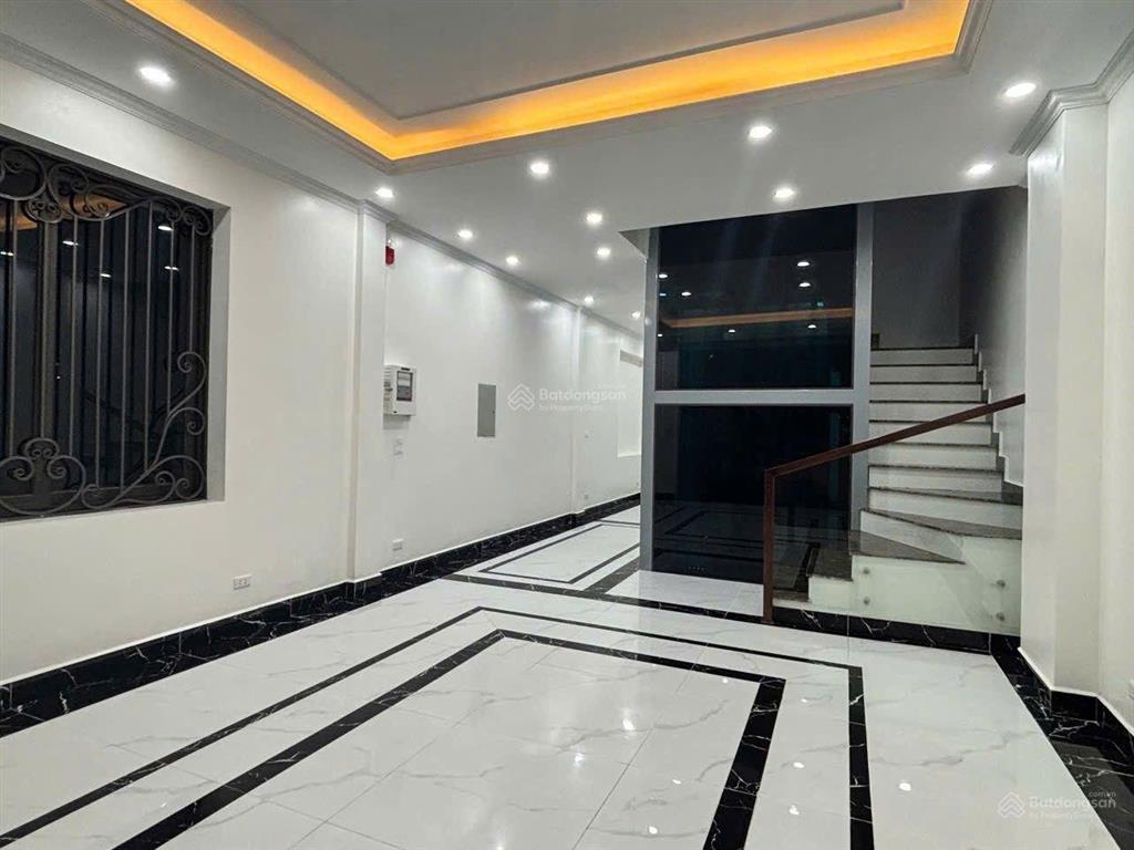 Nhà mặt phố nghi tàm, 7 tầng, thang máy