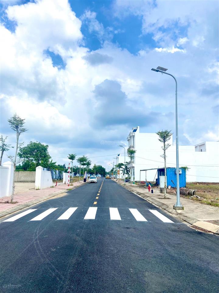 Chủ bán gấp lô đất thổ cư, mặt tiền đường 24m, kế bên khu nhà máy lego, sổ sẵn, giá 1,2 tỷ/lô