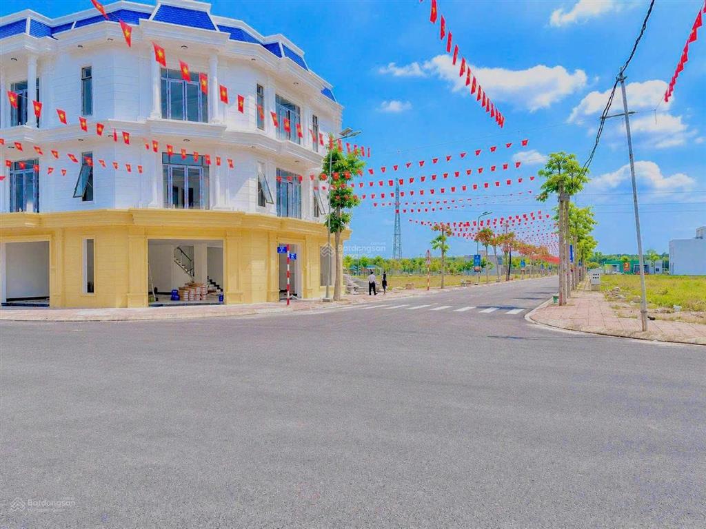 Bán nhanh lô 75m2 mặt tiền 20m kđt bắc sài gòn, ngay nút giao cao tốc, sổ sẵn. trả 439tr sở hữu