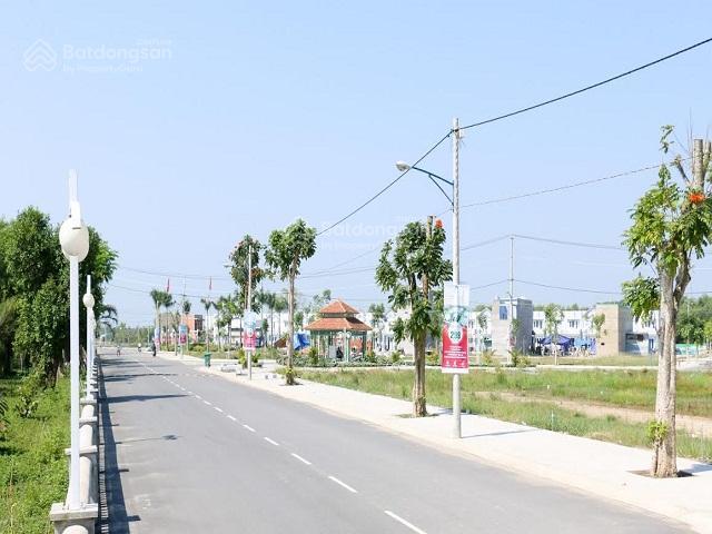 Chính chủ bán gấp lô 100m2 thổ cư, đường mặt tiền kinh doanh, sổ sẵn công chứng, sát vách vsip
