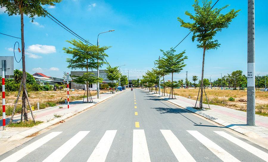 Chính chủ bán gấp lô 100m2 thổ cư, đường mặt tiền kinh doanh, sổ sẵn công chứng, sát vách vsip