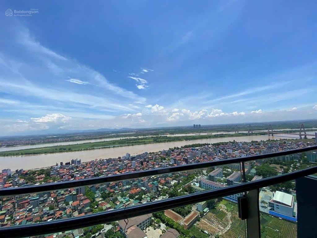 Bán căn penhouse sunshine golden river hướng bắc view sông hồng,cầu nhật tân.dt 227m2  đồ cơ bản