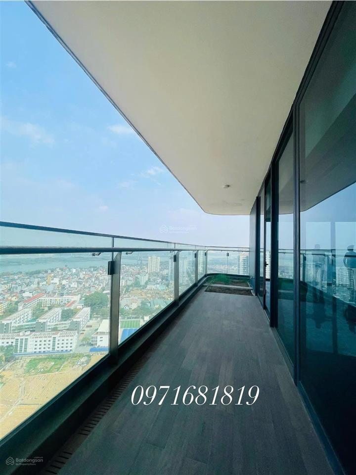 Bán căn penhouse sunshine golden river hướng bắc view sông hồng,cầu nhật tân.dt 227m2  đồ cơ bản