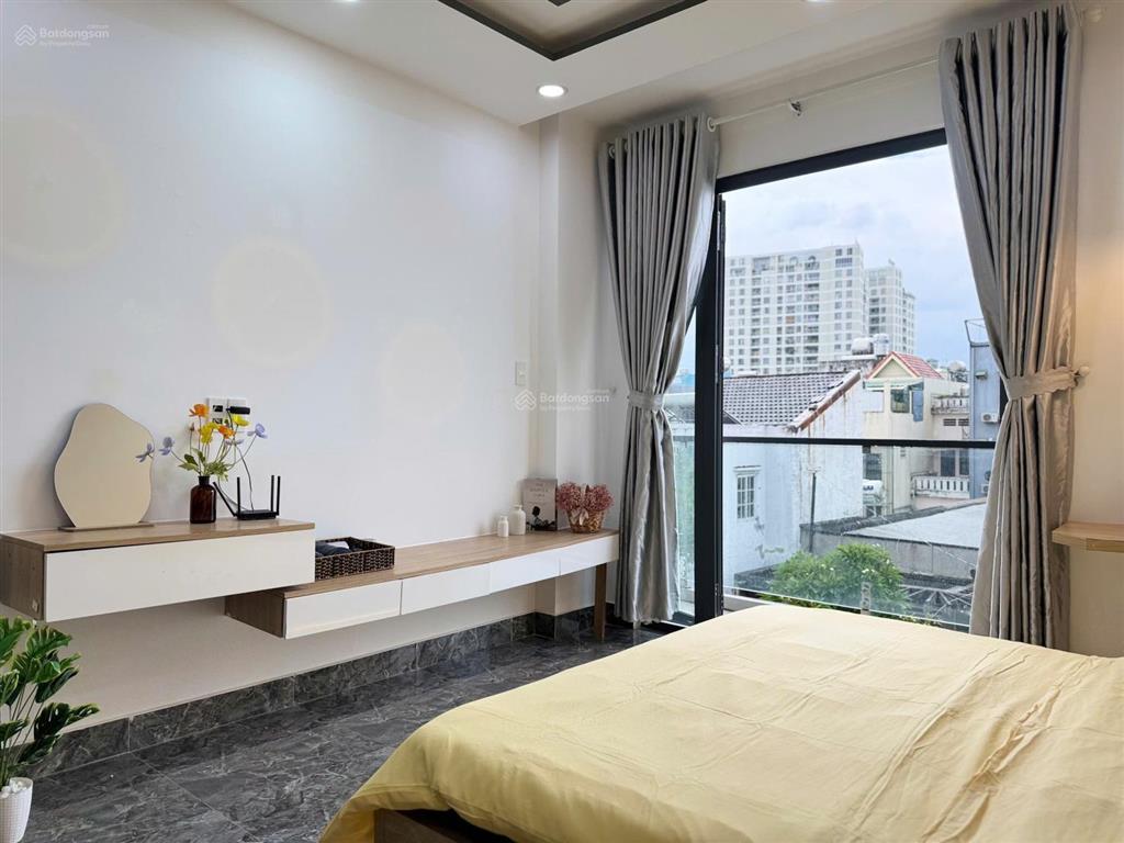 Cho thuê căn hộ mới 35m2 có ban công tại thích quảng đức, phú nhuận gần q1, q3