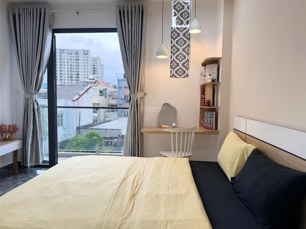 Cho thuê căn hộ mới 35m2 có ban công tại thích quảng đức, phú nhuận gần q1, q3