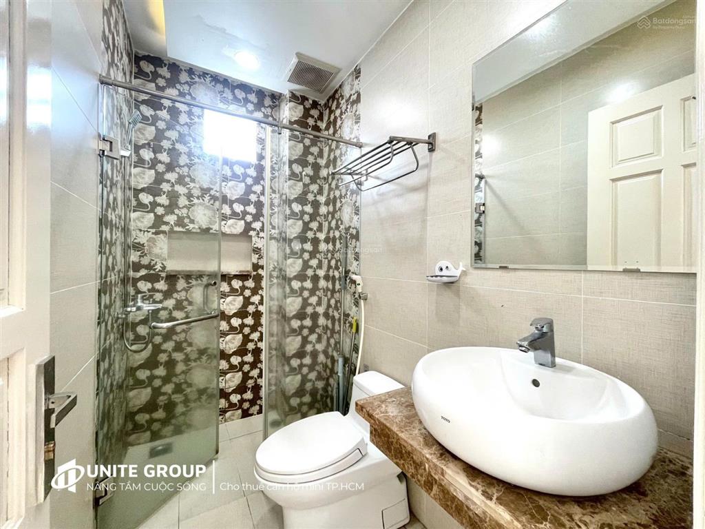 Căn hộ cho thuê ful nt mới tại thích quảng đức, phú nhuận có ban công, thang máy gần quận 1, quận 3