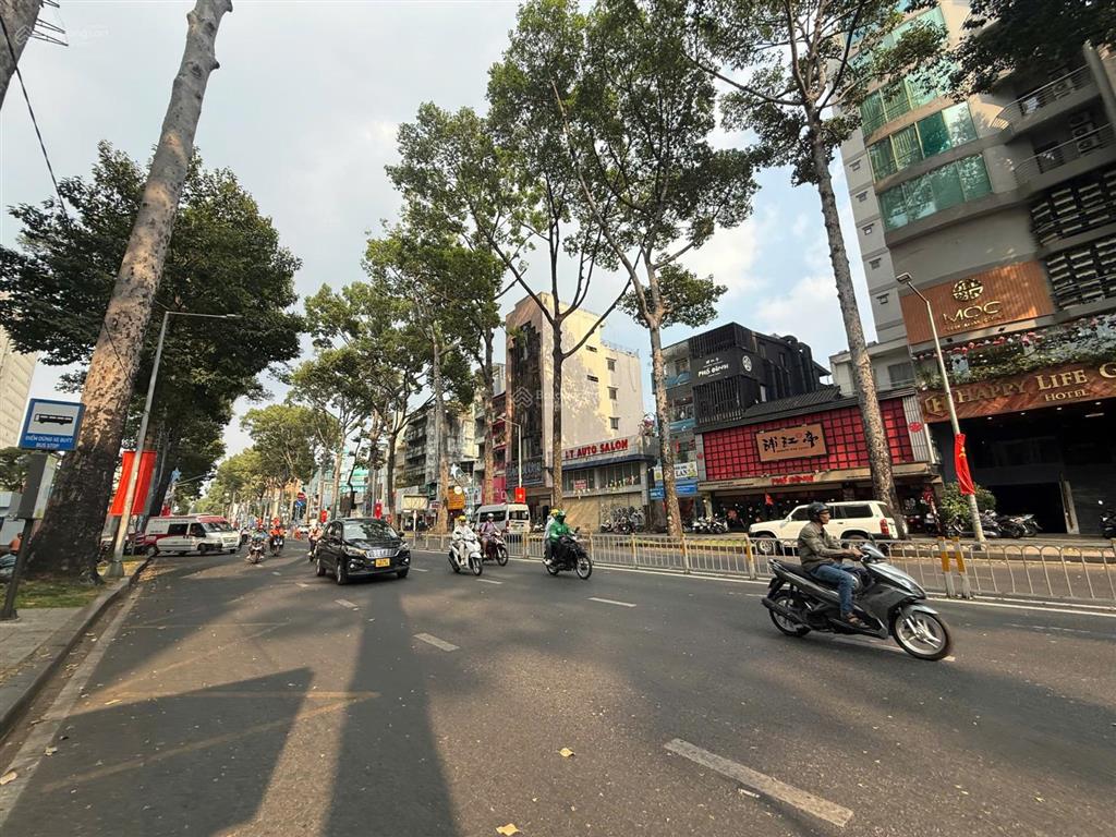 Cho thuê khác sạn mt trần hưng đạo q1 có 64 phòng 4 sảnh nhà hàng giá910tr/tháng