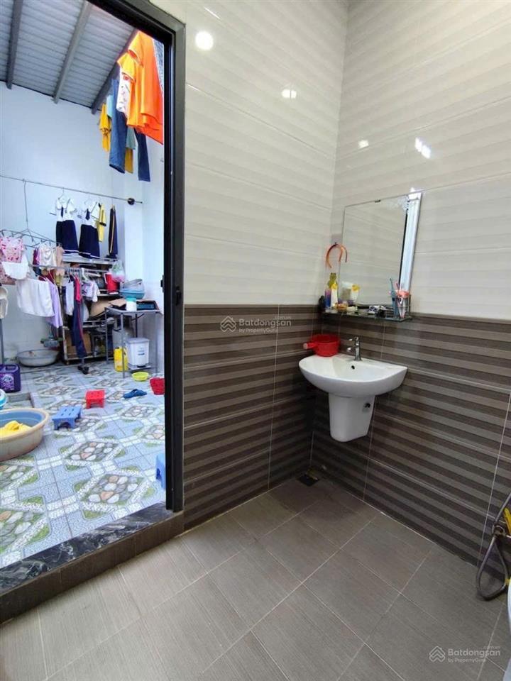 6 x 20m  chính chủ, tự xây mới hơn 1 năm ( đúc lầu btct) sân đổ ô tô