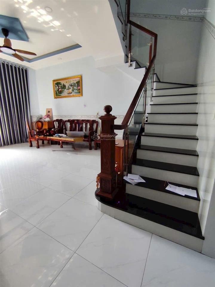 6 x 20m  chính chủ, tự xây mới hơn 1 năm ( đúc lầu btct) sân đổ ô tô