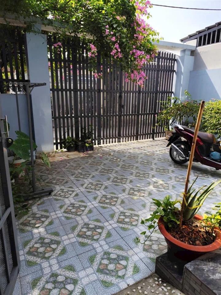 6 x 20m  chính chủ, tự xây mới hơn 1 năm ( đúc lầu btct) sân đổ ô tô