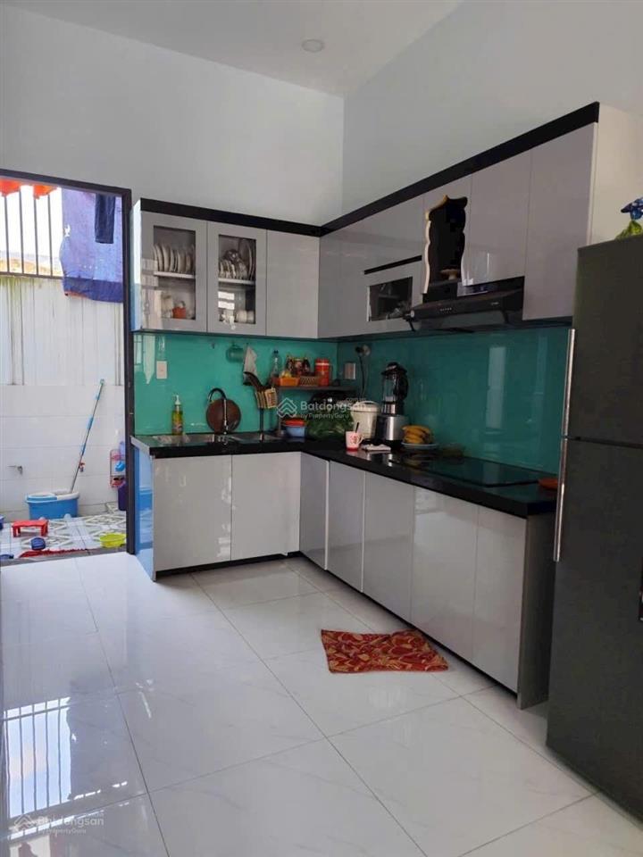 6 x 20m  chính chủ, tự xây mới hơn 1 năm ( đúc lầu btct) sân đổ ô tô