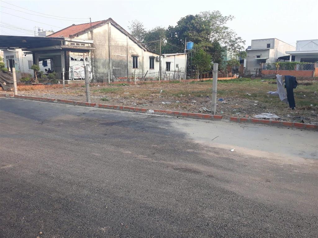 Bán đất thổ cư  10 x 40m  đường trước đất 7m trải nhựa  hàng đẹp của đông thạnh, hóc môn