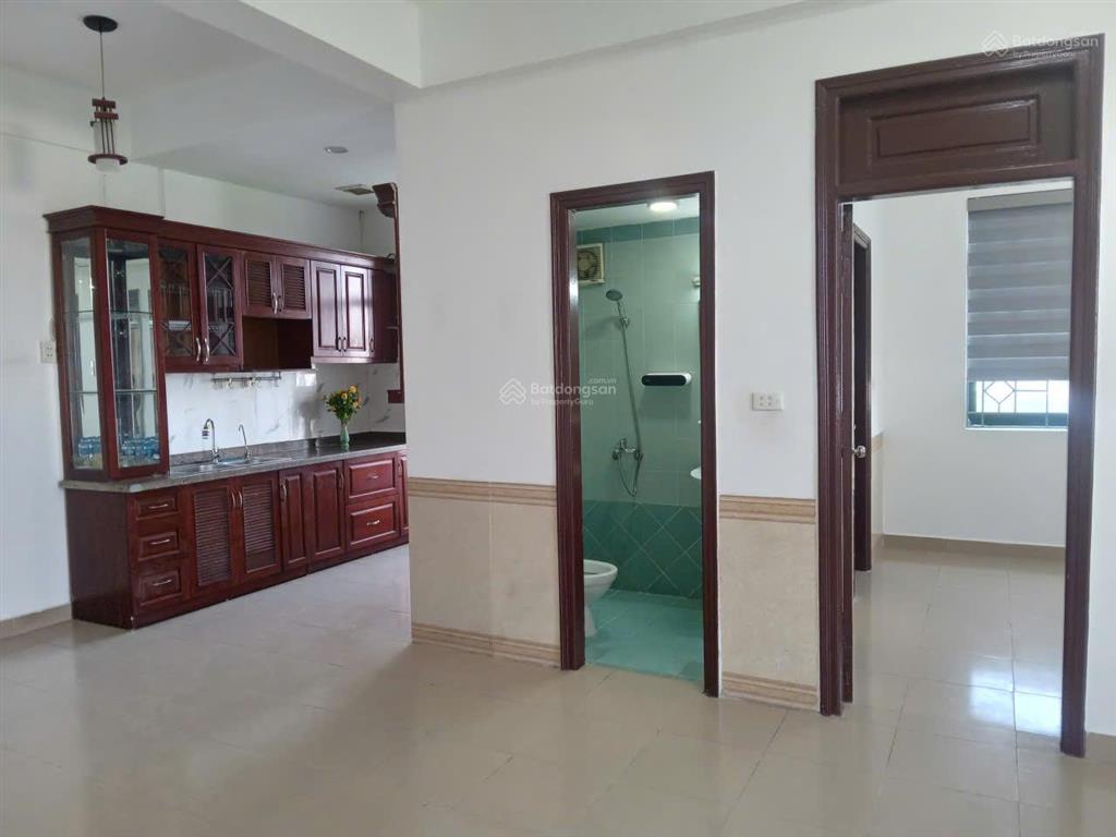 Cho hộ gđ thuê lâu dài chcc 90m2, 3pn, 2wc, nhà đầu hồi, bc hướng đn (hoàng mai, hn). chính chủ