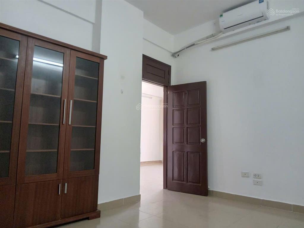 Cho hộ gđ thuê lâu dài chcc 90m2, 3pn, 2wc, nhà đầu hồi, bc hướng đn (hoàng mai, hn). chính chủ
