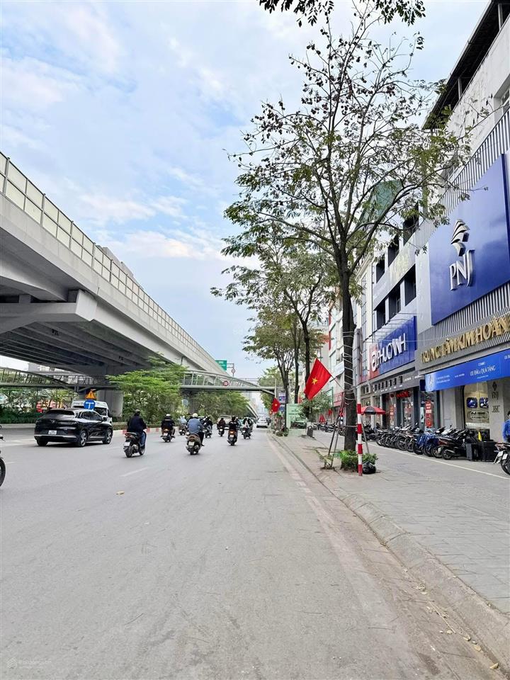 Bán toà building mặt phố phạm văn đồng, 210m2, lô góc, 6 tầng thang máy, mặt tiền siêu rộng, 70 tỷ