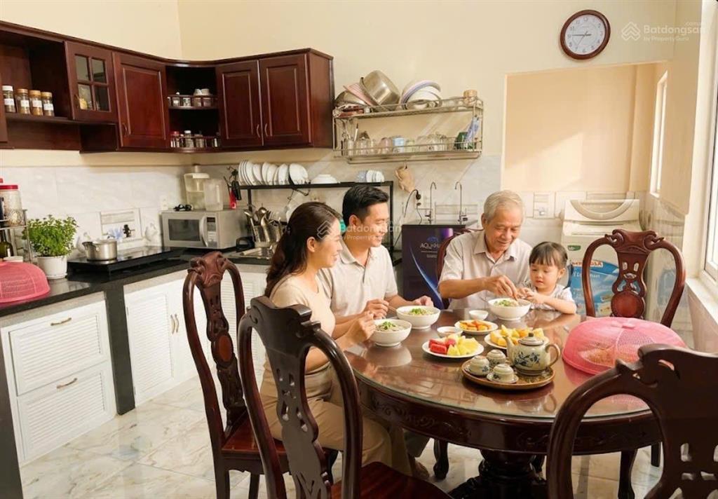 Nhà nguyễn tư giãn  hxh  72m2  3 tầng  chỉ 7,1 tỉ