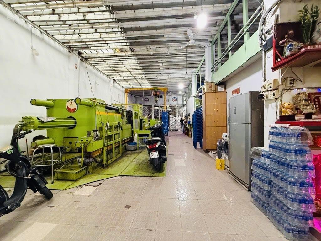 Mặt tiền full thổ cư 309m2 ngang 16m thái phiên ngay bệnh viện q11